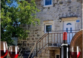 Holiday Stone House JR